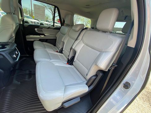 Certified 2025 Ford Expedition Platinum AWD/4WD image 32