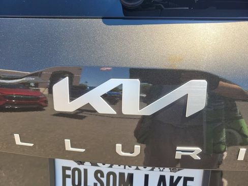 Used 2025 Kia Telluride S FWD image 7