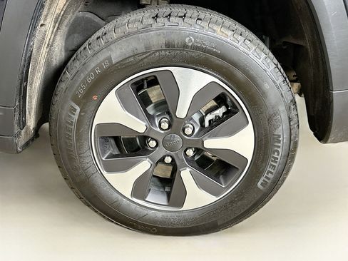 Used 2022 Jeep Grand Cherokee Limited 4xe image 11