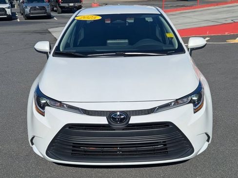 Used 2025 Toyota Corolla LE image 2