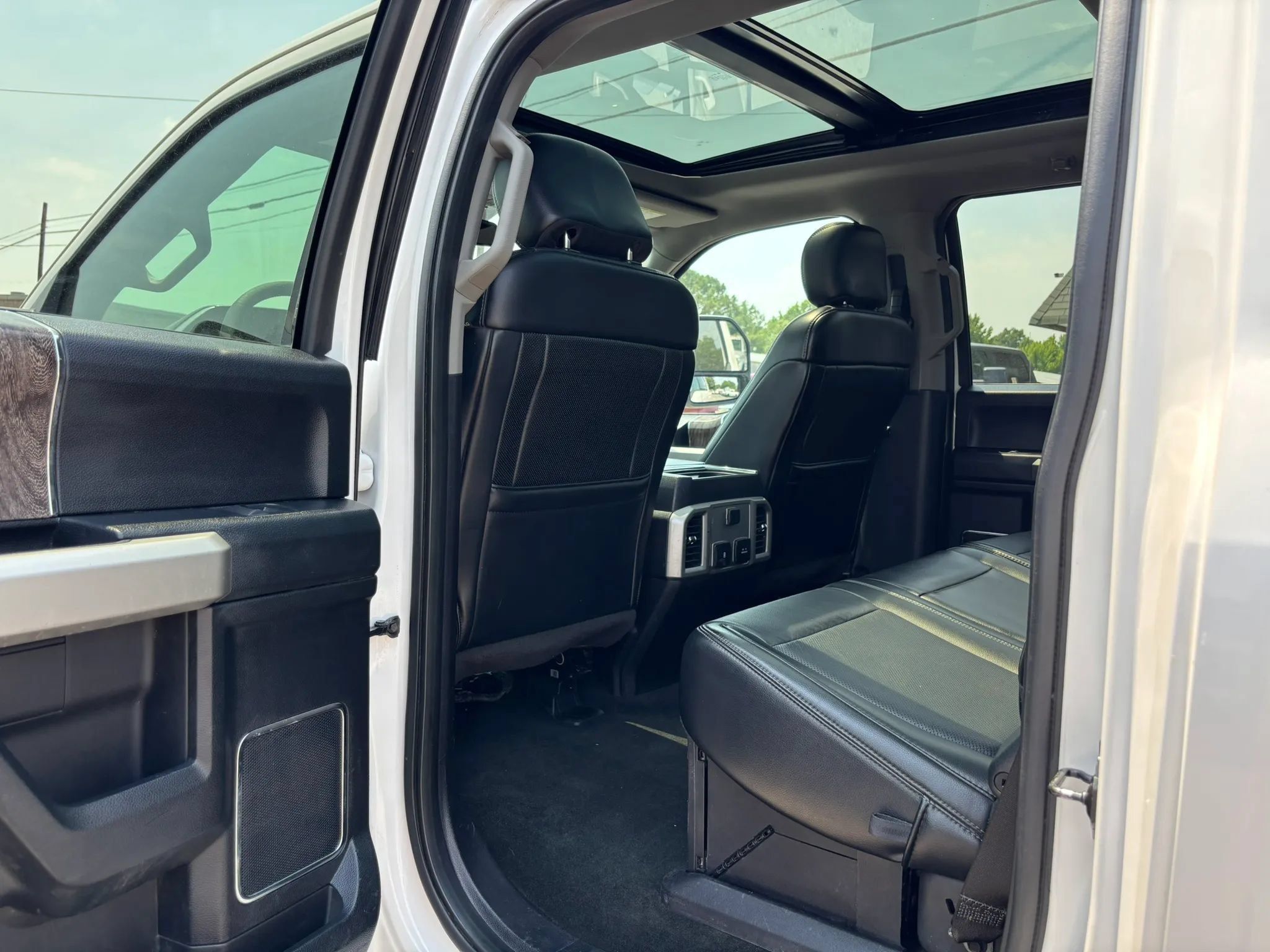 Used 2019 Ford F250 Lariat w/ Lariat Ultimate Package AWD/4WD image 22