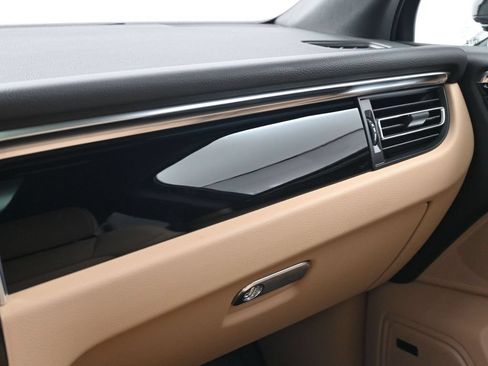 Certified 2026 Porsche Macan AWD/4WD image 23