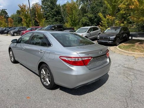 Used 2015 Toyota Camry SE FWD image 3