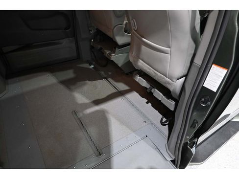 Used 2019 Toyota Sienna XLE w/ XLE Navigation Package FWD image 19