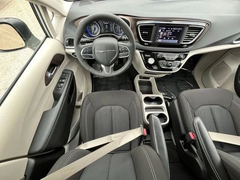Used 2024 Chrysler Voyager LX FWD image 23