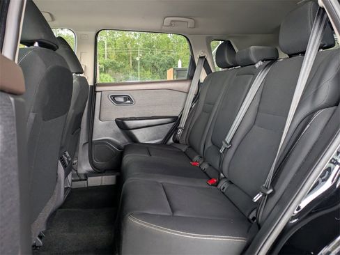 Used 2023 Nissan Rogue S image 12