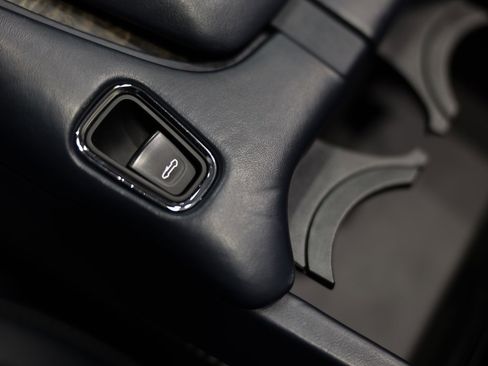 Used 2019 Aston Martin DB11 Volante image 50