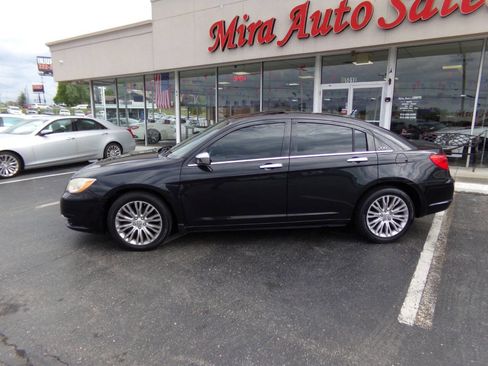 Used 2011 Chrysler 200 Limited image 2