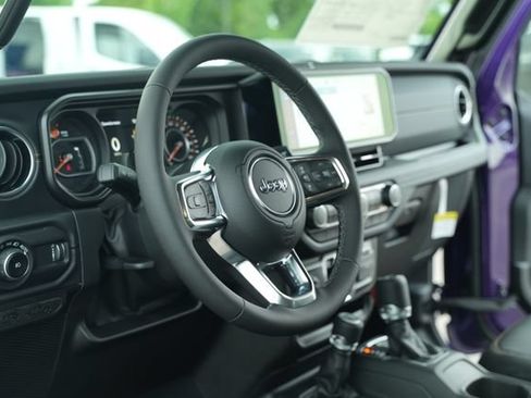 New 2026 Jeep Wrangler Unlimited Sahara AWD/4WD image 26