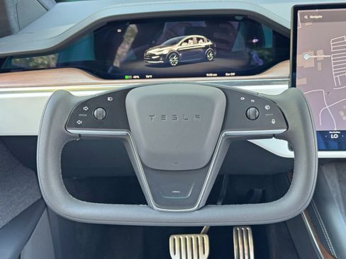 Used 2023 Tesla Model X image 18