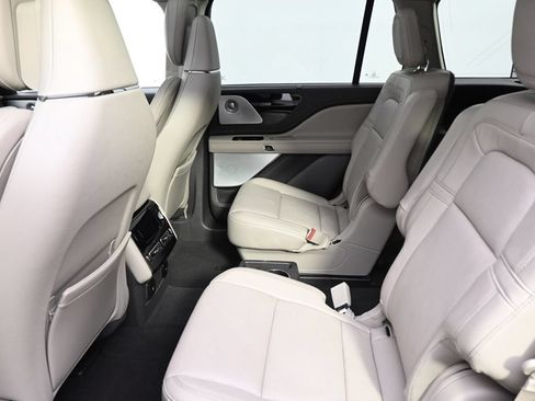 Used 2020 Lincoln Aviator Reserve w/ Equipment Group 202A AWD/4WD image 18
