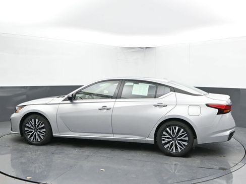 Used 2024 Nissan Altima 2.5 SV image 8