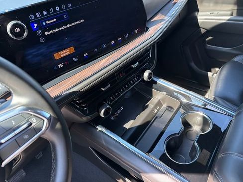 Used 2025 Chevrolet Tahoe LT image 38