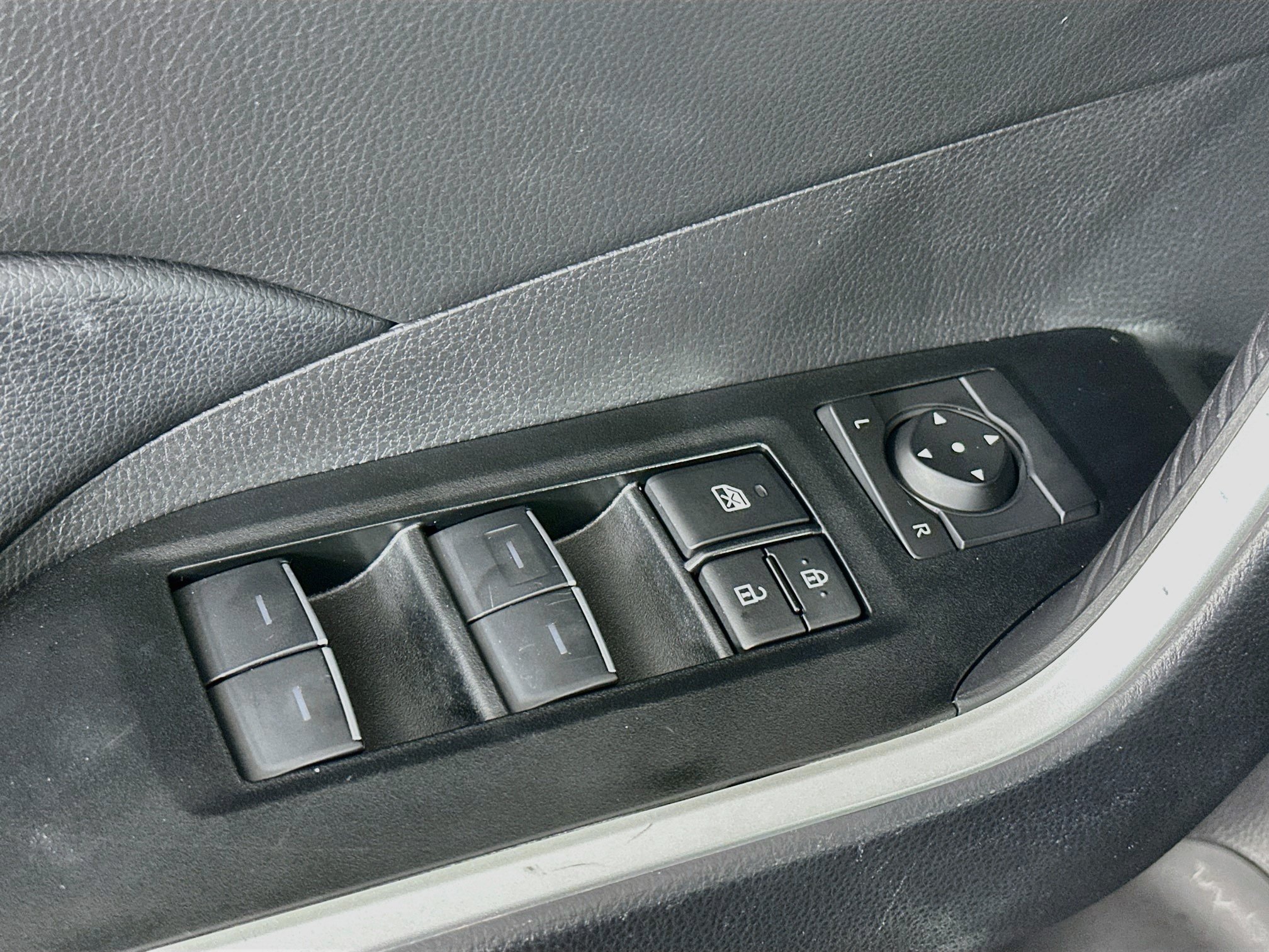 Used 2025 Toyota RAV4 XLE AWD/4WD image 15