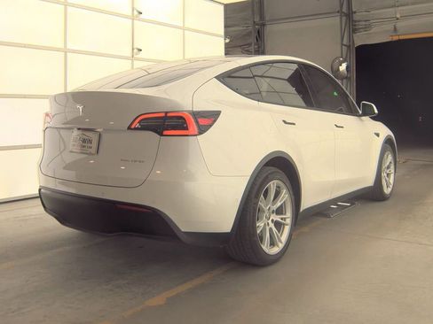 Used 2021 Tesla Model Y Long Range image 6
