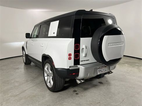 Used 2024 Land Rover Defender 110 SE image 32