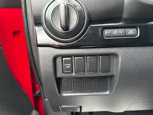 Used 2021 Nissan Titan SV image 23