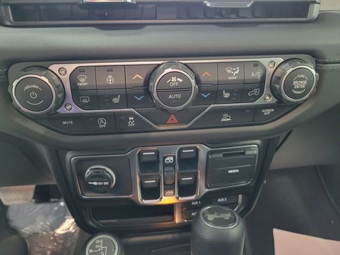 New 2026 Jeep Wrangler Sahara w/ Whitecap Package image 15