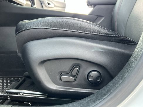 Used 2024 Jeep Compass Trailhawk w/ Trailhawk Elite Group image 17