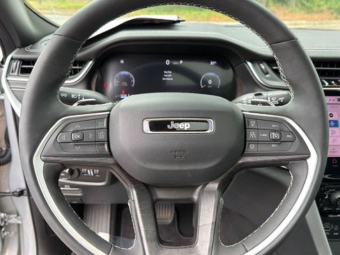 Used 2025 Jeep Grand Cherokee L Limited w/ Luxury Tech Group II AWD/4WD image 21