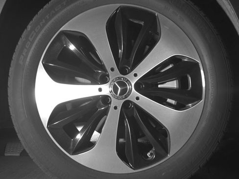 Used 2025 Mercedes-Benz GLB 250 4MATIC image 13