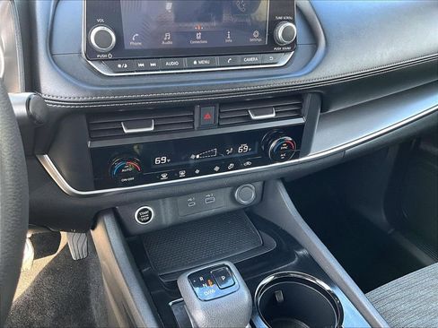 Used 2023 Nissan Rogue SV AWD/4WD image 25