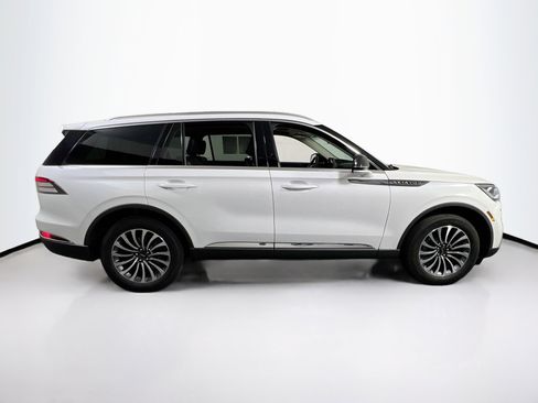 Used 2024 Lincoln Aviator AWD w/ Premium Package image 4