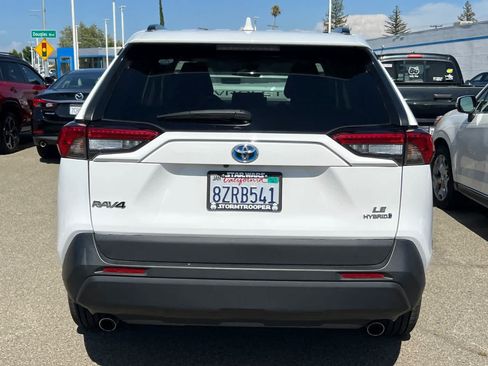 Used 2021 Toyota RAV4 LE AWD/4WD image 5