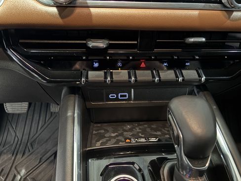 Used 2024 GMC Canyon AT4 w/ AT4 Premium Package image 17