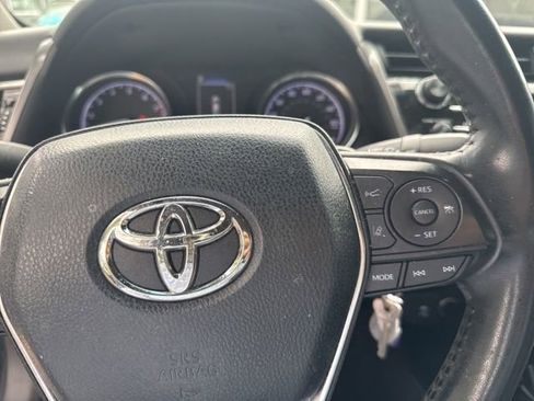 Used 2018 Toyota Camry SE w/ Moonroof Package FWD image 17