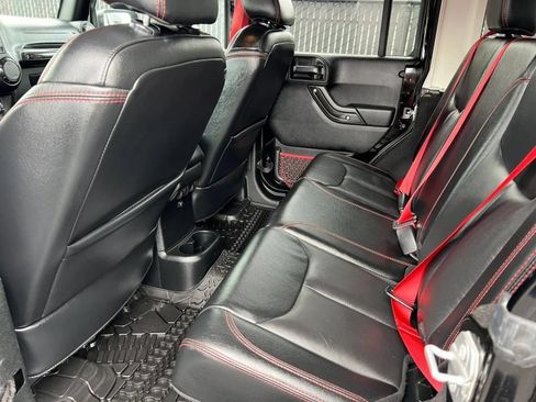 Used 2018 Jeep Wrangler Unlimited Rubicon AWD/4WD image 17