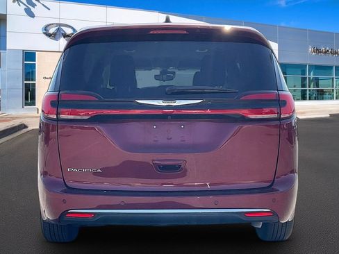 Used 2023 Chrysler Pacifica Touring-L FWD image 4