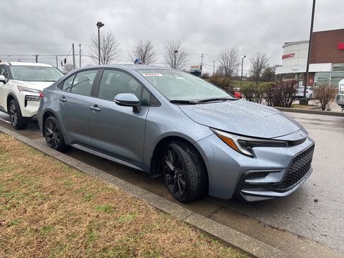 Used 2023 Toyota Corolla SE image 3