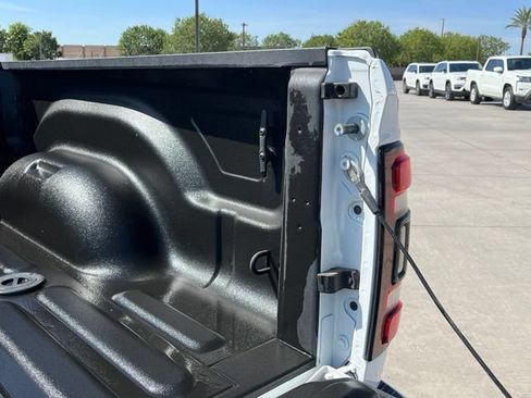 Used 2024 RAM 2500 Laramie AWD/4WD image 12