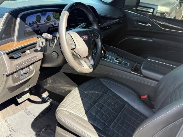 Used 2024 Cadillac Escalade ESV Sport Platinum w/ LPO, ONYX Package AWD/4WD image 11