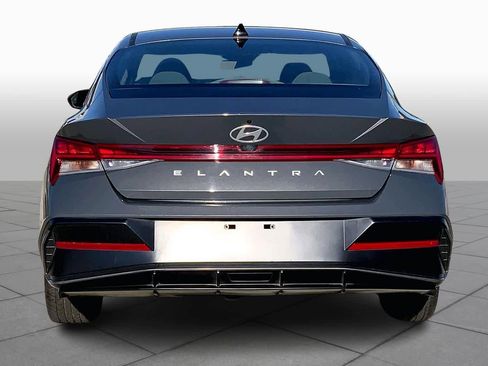Used 2024 Hyundai Elantra SEL w/ Convenience Package image 5