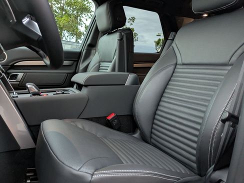 New 2026 Land Rover Discovery Limited Edition image 20