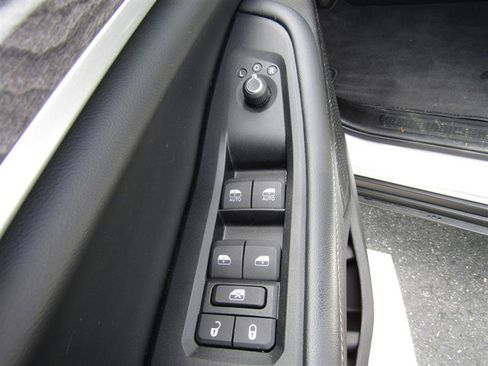 Used 2024 Jeep Grand Cherokee Limited image 11