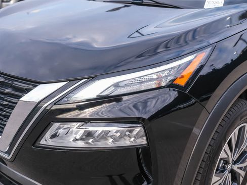 Used 2021 Nissan Rogue SV FWD image 12
