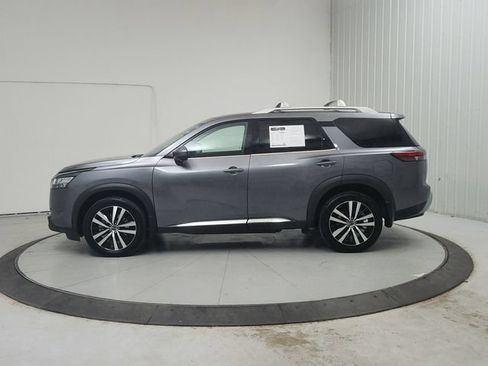 Used 2024 Nissan Pathfinder Platinum FWD image 5