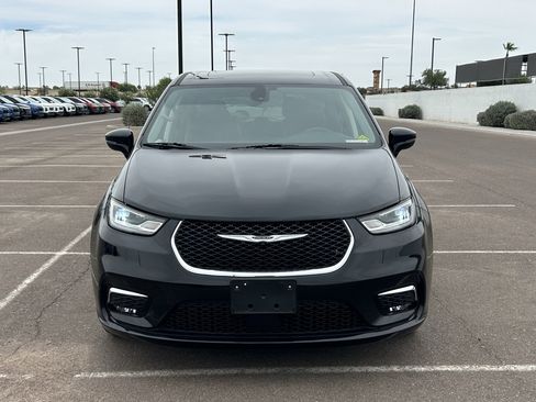 Used 2024 Chrysler Pacifica Limited FWD image 7