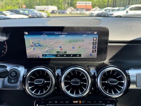 Certified 2022 Mercedes-Benz GLB 250 4MATIC image 18
