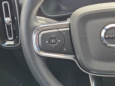 Used 2023 Volvo XC40 Recharge Core AWD/4WD image 19