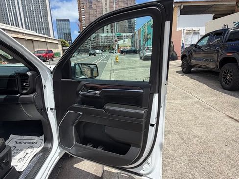 Used 2024 GMC Sierra 1500 SLT AWD/4WD image 14