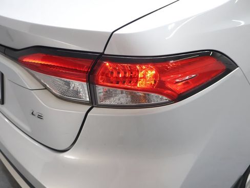 Used 2022 Toyota Corolla LE FWD image 30