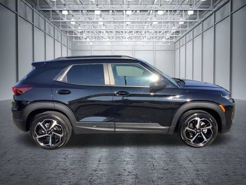 Used 2023 Chevrolet TrailBlazer RS w/ Sun and Liftgate Package AWD/4WD image 4