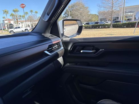 Used 2025 GMC Yukon XL Denali image 23