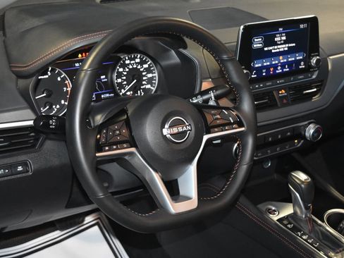 Certified 2025 Nissan Altima 2.5 SR image 2