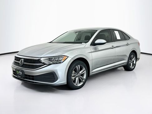 Used 2022 Volkswagen Jetta SE FWD image 3