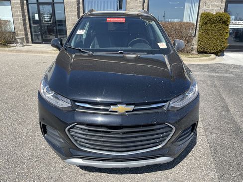 Used 2018 Chevrolet Trax LT w/ LT Convenience Package image 9